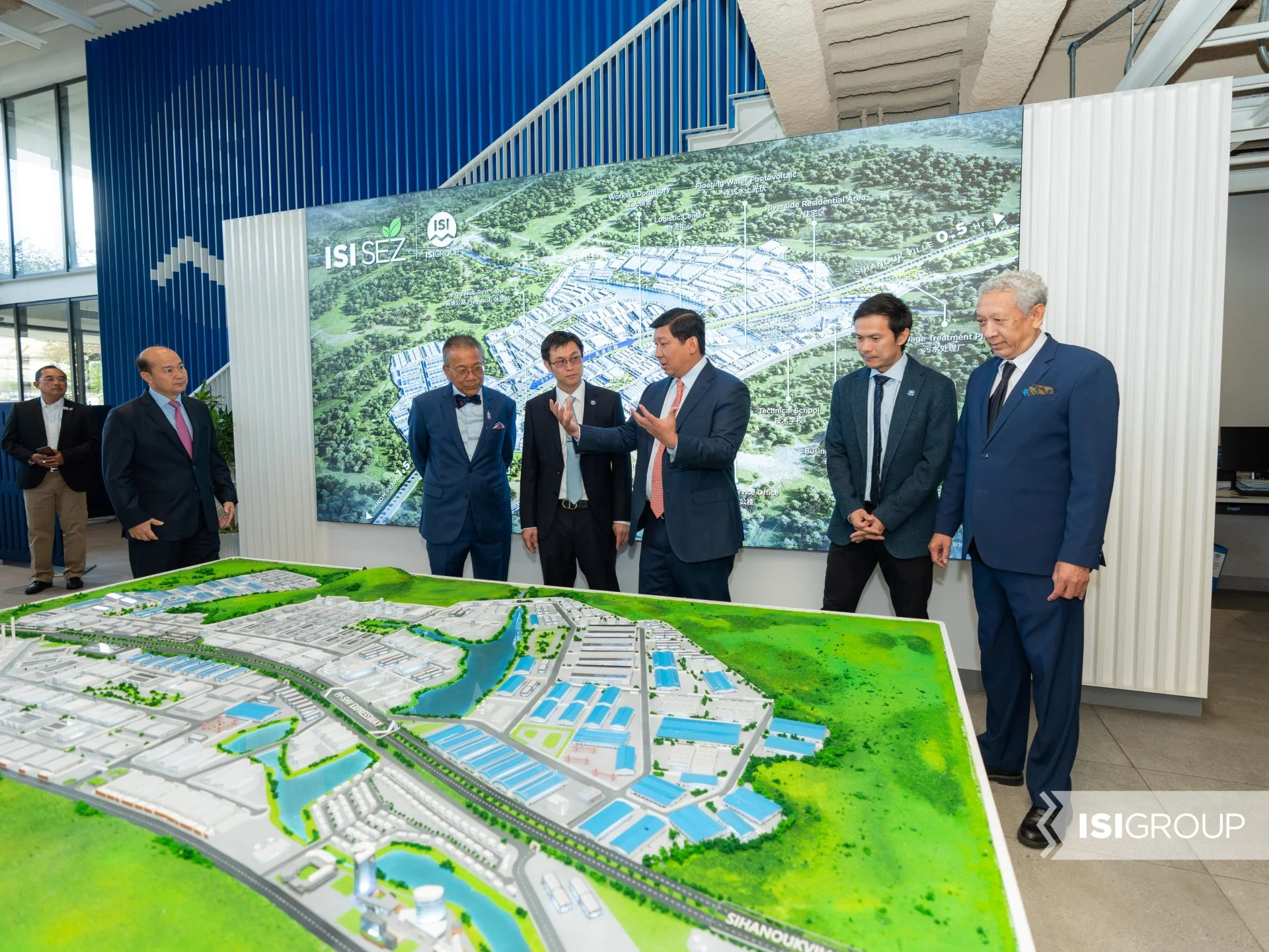 强势起步 · 布局全球